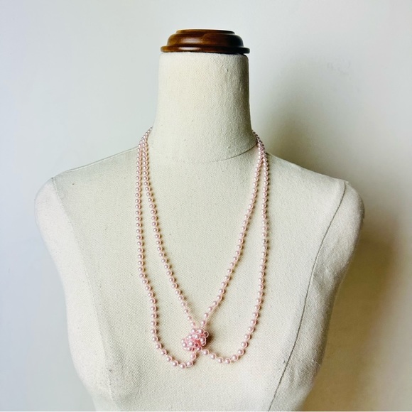 Vintage Baby pink faux pearl long necklace - Picture 3 of 3